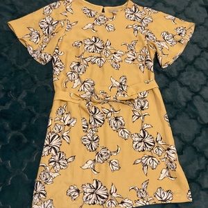H&M Fun floral dress with keyhole back size 12